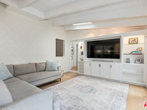 10542 Moorpark Street, Toluca Lake CA 91602