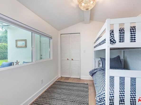 10542 Moorpark Street, Toluca Lake CA 91602