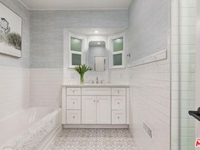 10542 Moorpark Street, Toluca Lake CA 91602