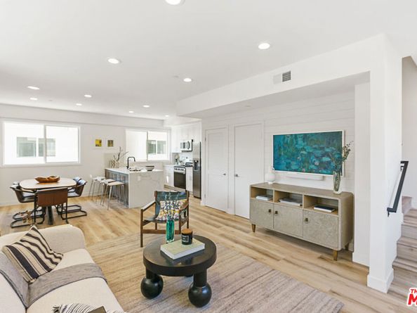 14667 W Sara Lane, Panorama City CA 91402