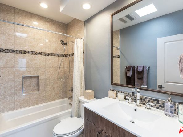 15161 Magnolia Boulevard F, Sherman Oaks CA 91403