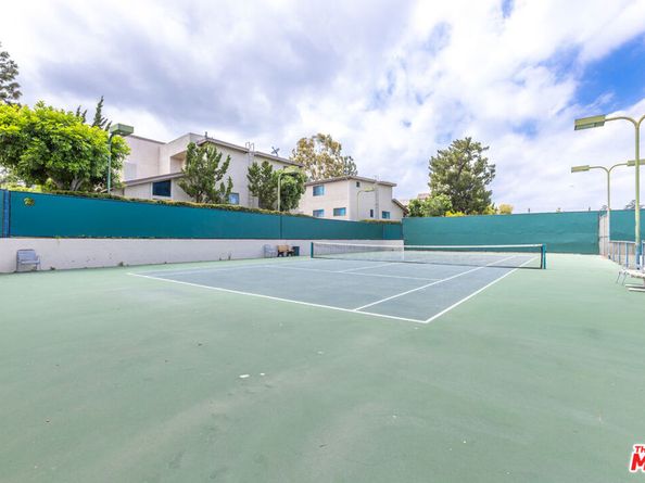 15161 Magnolia Boulevard F, Sherman Oaks CA 91403