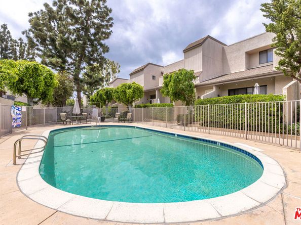 15161 Magnolia Boulevard F, Sherman Oaks CA 91403