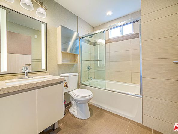 903 S New Hampshire Avenue 303, Los Angeles CA 90006