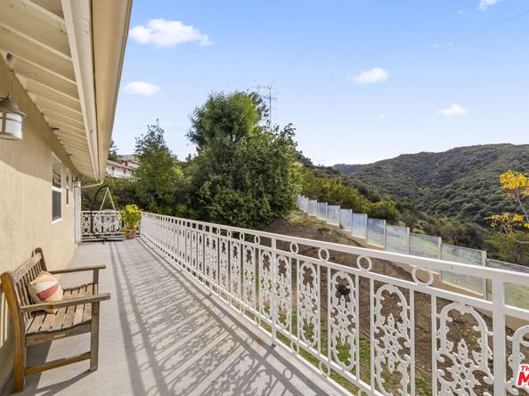 3804 Vista Linda Drive, Encino CA 91316