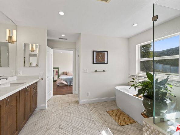 3804 Vista Linda Drive, Encino CA 91316