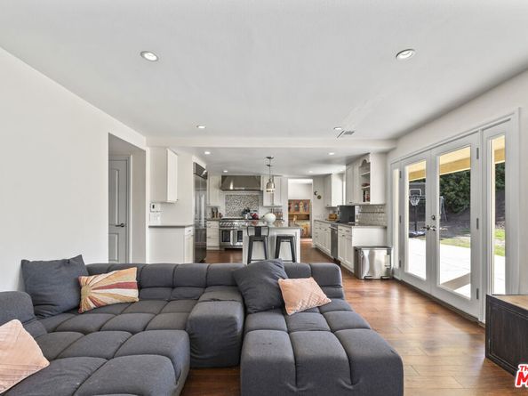 3804 Vista Linda Drive, Encino CA 91316