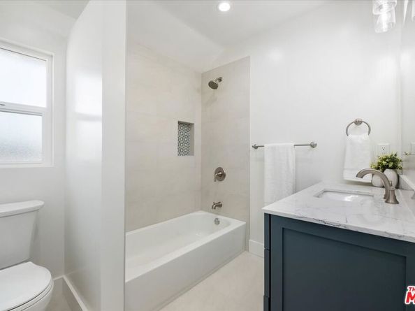 7045 Varna Avenue, North Hollywood CA 91605