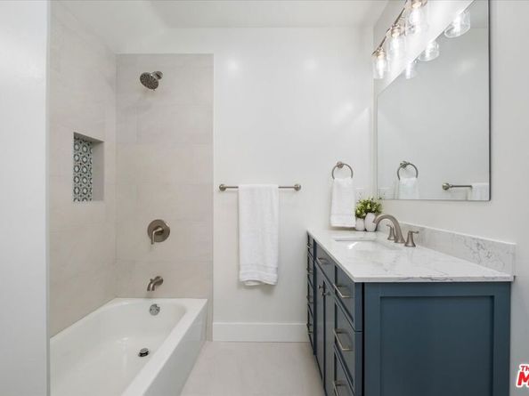 7045 Varna Avenue, North Hollywood CA 91605