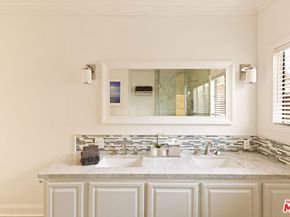 13128 Hartsook Street, Sherman Oaks CA 91423