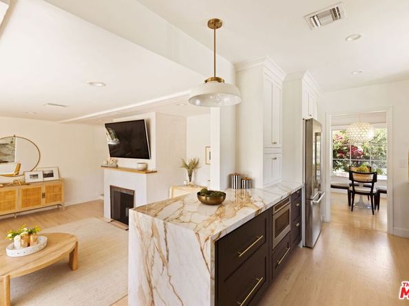 13128 Hartsook Street, Sherman Oaks CA 91423