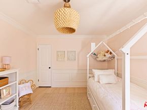 13128 Hartsook Street, Sherman Oaks CA 91423
