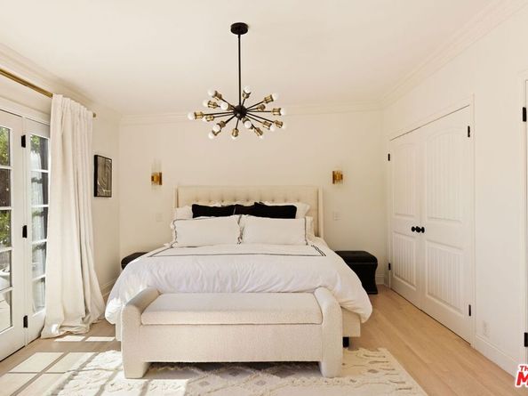 13128 Hartsook Street, Sherman Oaks CA 91423