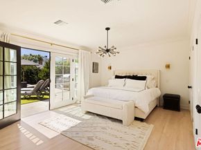 13128 Hartsook Street, Sherman Oaks CA 91423
