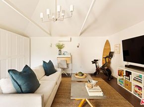 13128 Hartsook Street, Sherman Oaks CA 91423