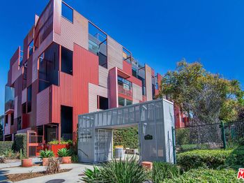 1140 N Formosa Avenue