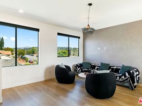 3288 N Canary Way, Los Angeles CA 90065