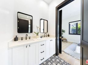 123 S Kilkea Drive, Los Angeles CA 90048