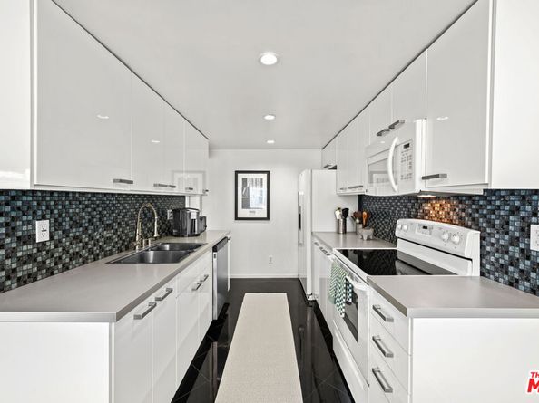 1221 N Kings Road 207, West Hollywood CA 90069