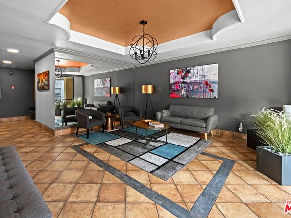 1221 N Kings Road 207, West Hollywood CA 90069