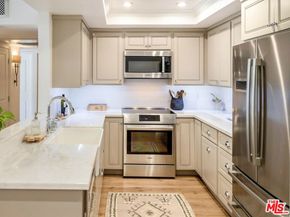 2385 Roscomare Road D3, Los Angeles CA 90077