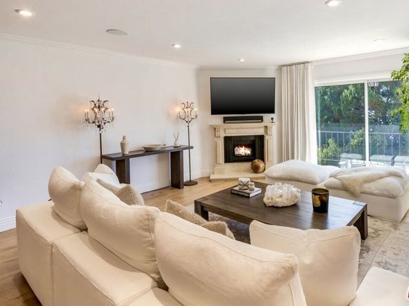 2385 Roscomare Road D3, Los Angeles CA 90077