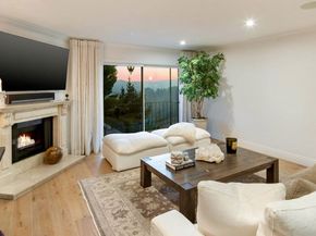 2385 Roscomare Road D3, Los Angeles CA 90077