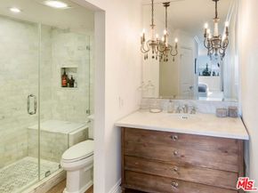 2385 Roscomare Road D3, Los Angeles CA 90077