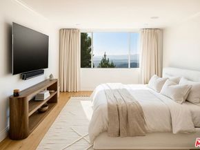 2385 Roscomare Road D3, Los Angeles CA 90077