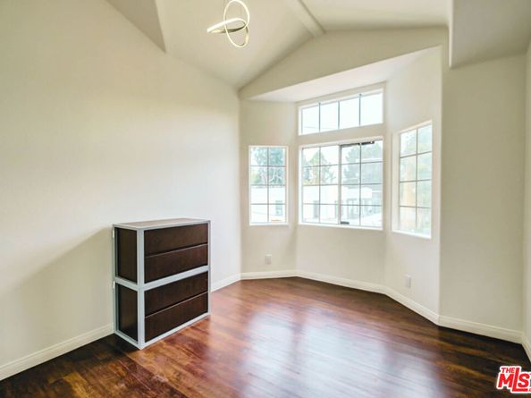 2370 Portland Street, Los Angeles CA 90007