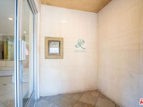 818 S Lucerne Boulevard 205, Los Angeles CA 90005