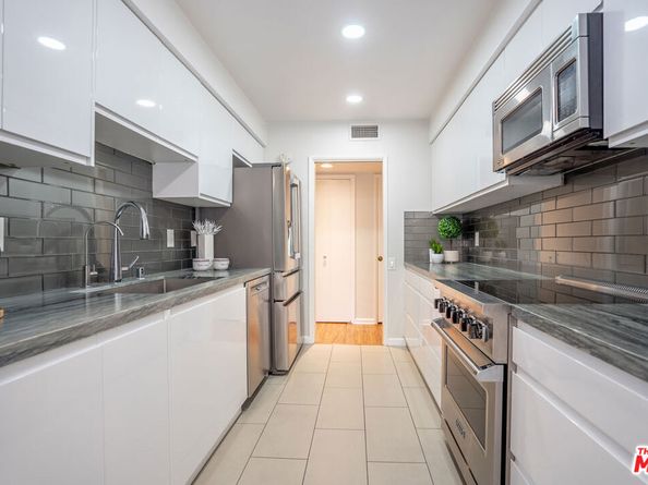 818 S Lucerne Boulevard 205, Los Angeles CA 90005