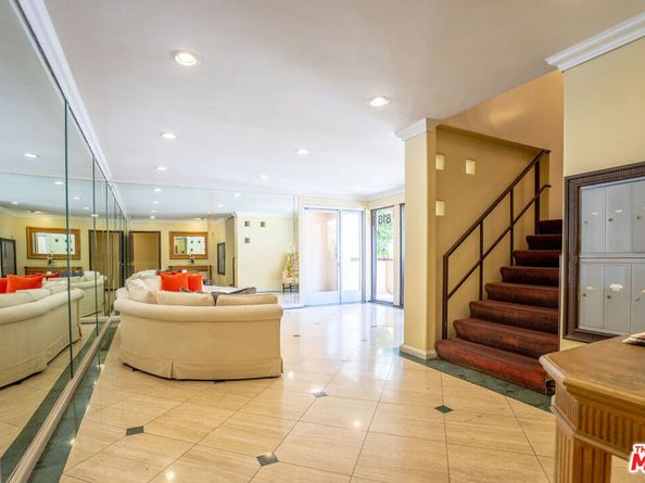 818 S Lucerne Boulevard 205, Los Angeles CA 90005