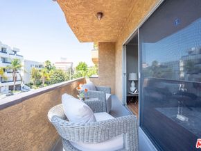 818 S Lucerne Boulevard 205, Los Angeles CA 90005