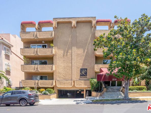 818 S Lucerne Boulevard 205, Los Angeles CA 90005