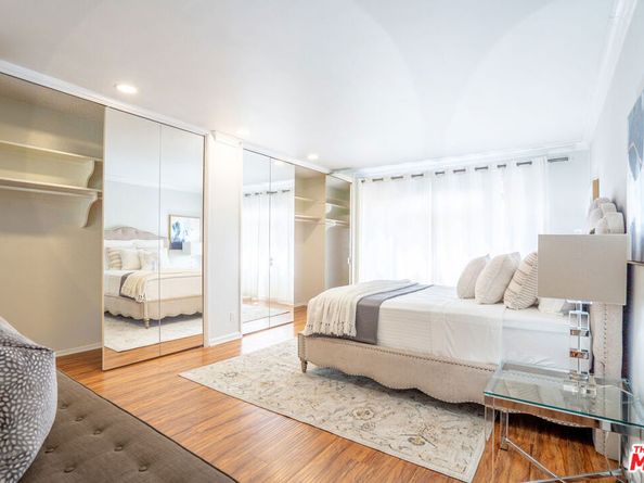 818 S Lucerne Boulevard 205, Los Angeles CA 90005