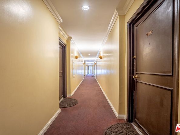 818 S Lucerne Boulevard 205, Los Angeles CA 90005
