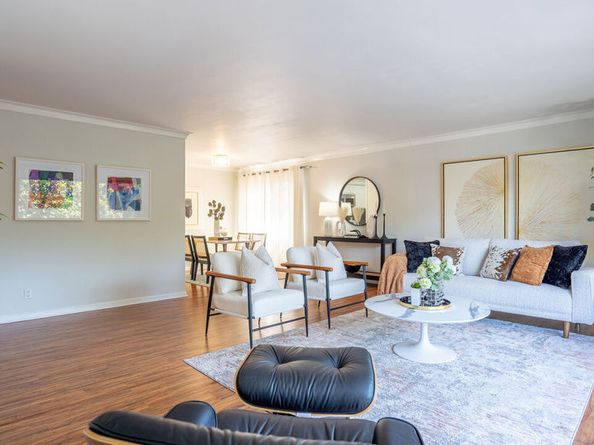 818 S Lucerne Boulevard 205, Los Angeles CA 90005