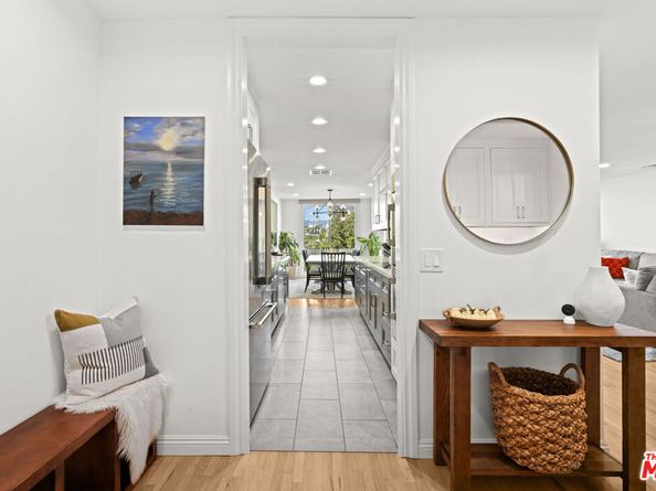 11918 Kiowa Avenue 302, Los Angeles CA 90049