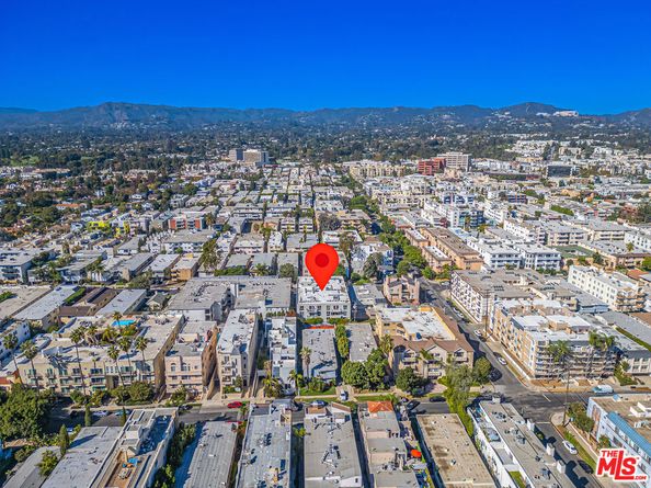 11918 Kiowa Avenue 302, Los Angeles CA 90049