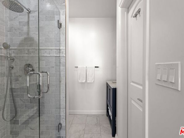 11918 Kiowa Avenue 302, Los Angeles CA 90049