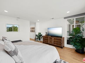 11918 Kiowa Avenue 302, Los Angeles CA 90049