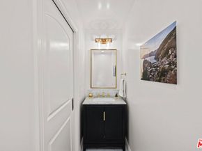 11918 Kiowa Avenue 302, Los Angeles CA 90049