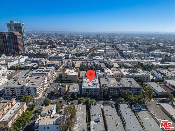 11918 Kiowa Avenue 302, Los Angeles CA 90049