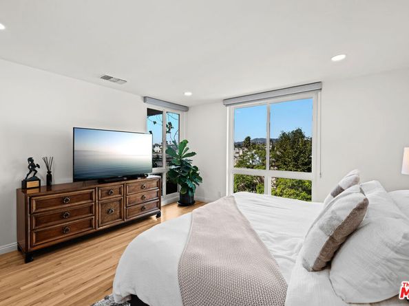 11918 Kiowa Avenue 302, Los Angeles CA 90049