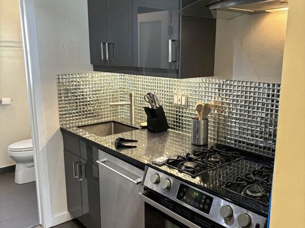 1255 N Harper Avenue 15, West Hollywood CA 90046
