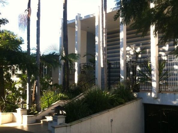 1255 N Harper Avenue 15, West Hollywood CA 90046