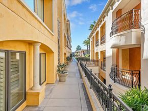 1010 Genter St 102, La Jolla CA 92037