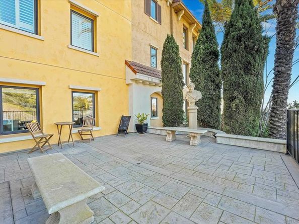 1010 Genter St 102, La Jolla CA 92037