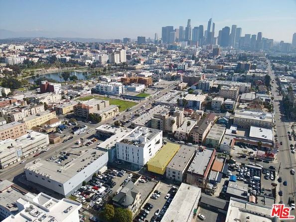 827 S Carondelet Street, Los Angeles CA 90057